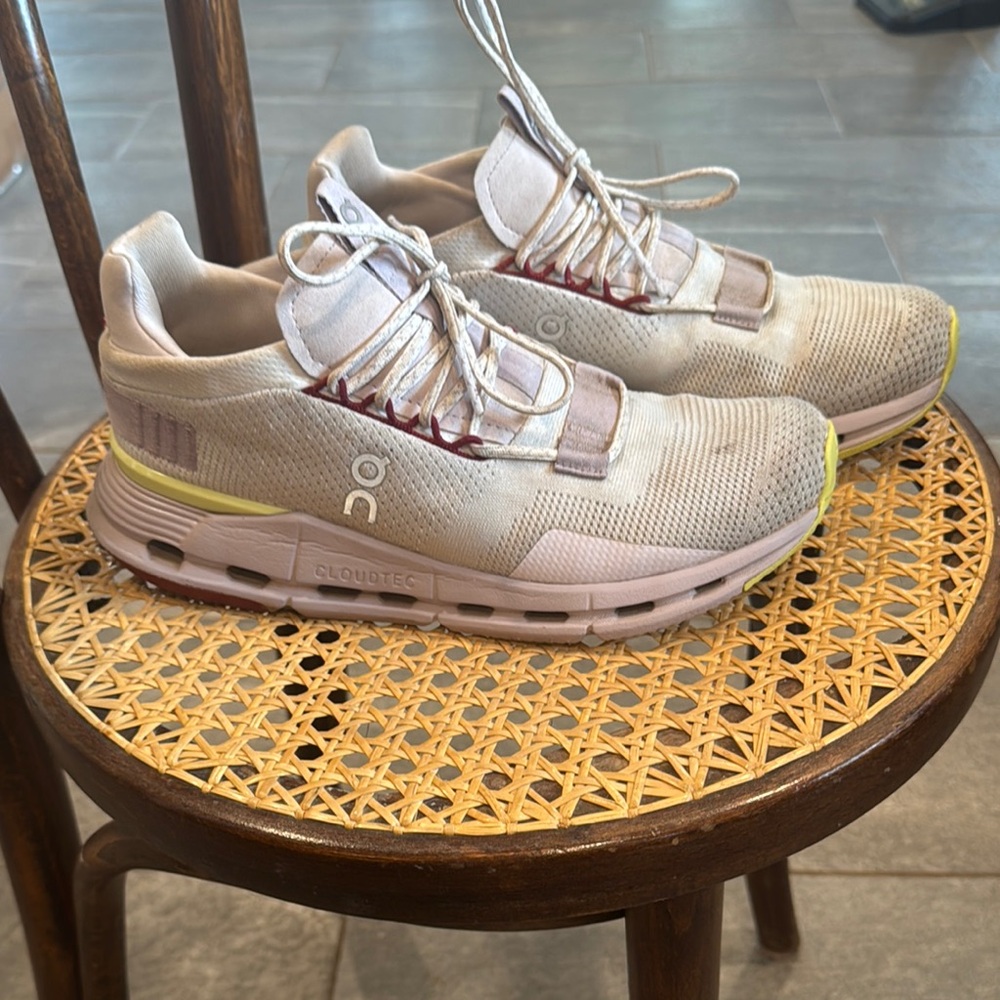On Running Cream Yellow Athletic Shoes Cloud Cushioning